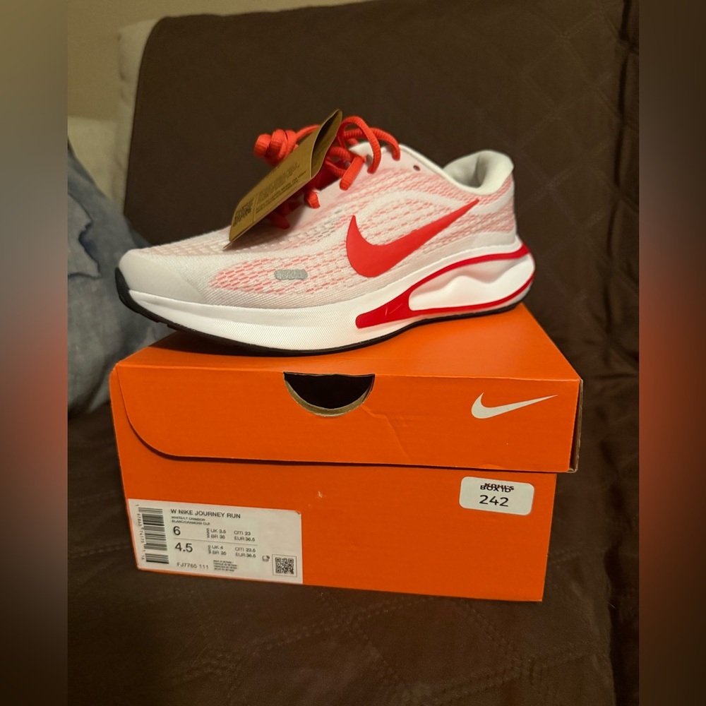Nike Journey Run in Crimson and White